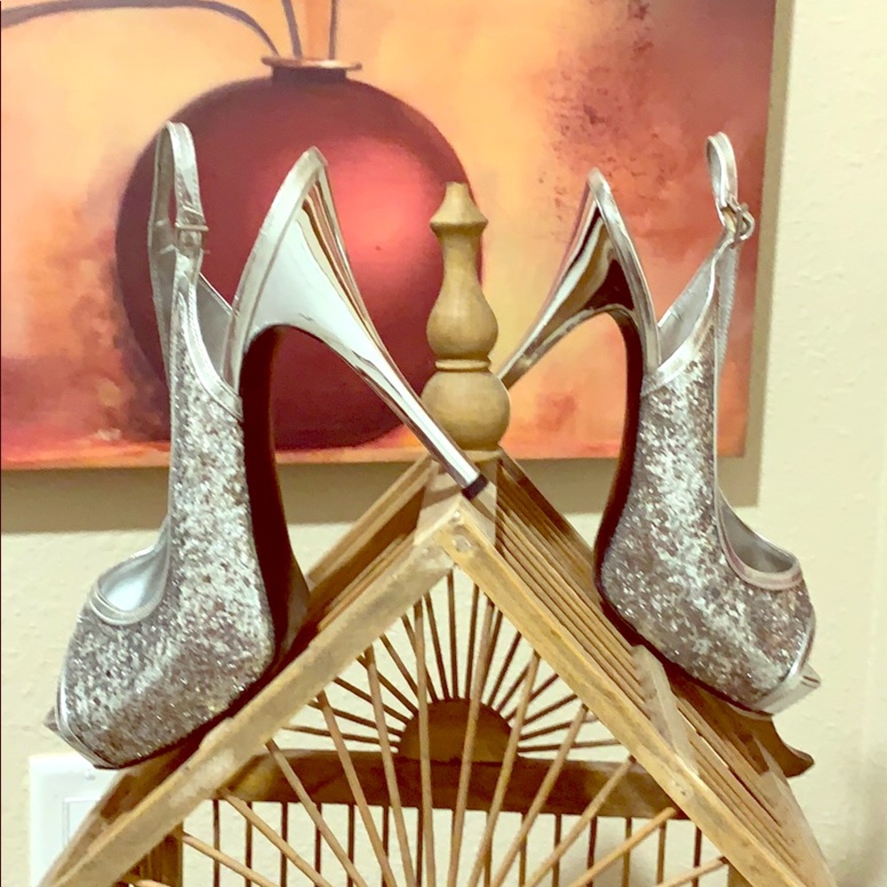 Guess open toe pump